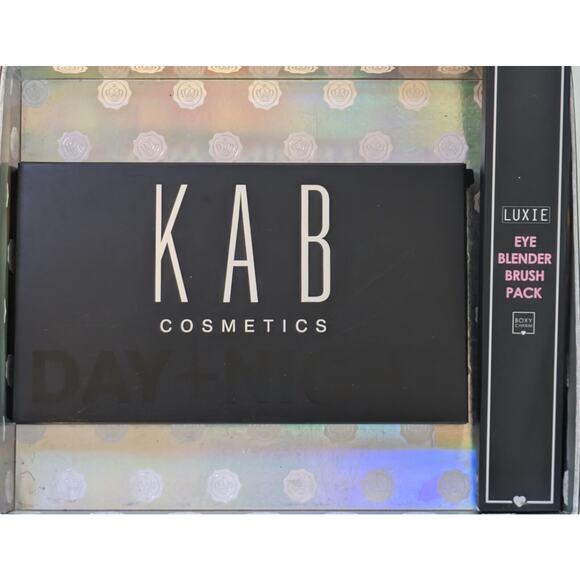 Bundle of 1 Kab Cosmetics Eyeshadow Palettes 1 Luxie Eye Blender Brush Trio Pack - Picture 1 of 11